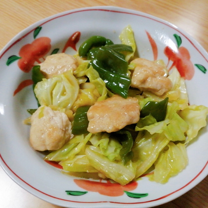 鶏むね肉とキャベツとピーマンの炒め物
